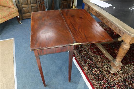 A George III mahogany tea table W.85cm